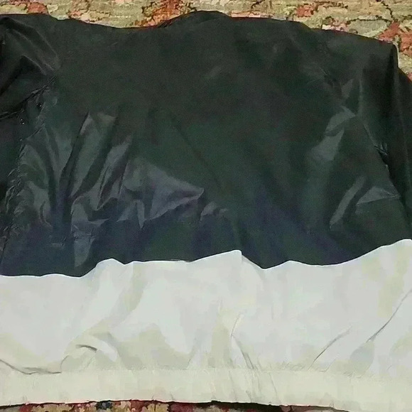 Boys nike white/black/Grey zip up rain jacket - Picture 4 of 4